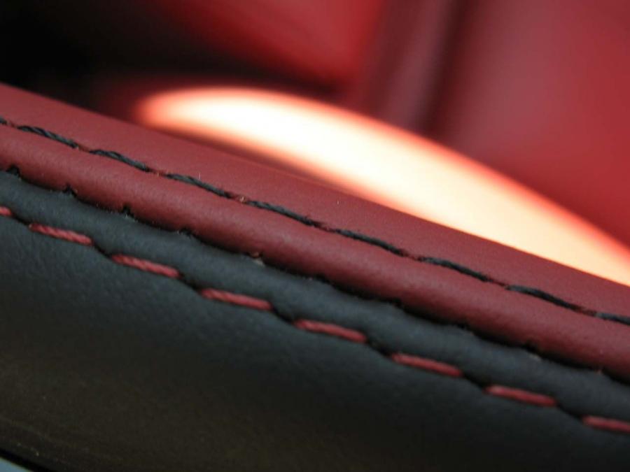 Детали интерьера Bentley Continental GTC 2007 года  (фото 16 из 51)